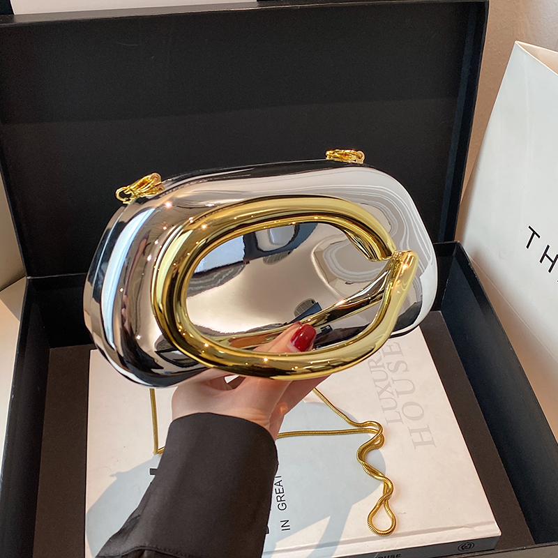Women Bags 2026 Trends - Boîte de fermeture en or pochette